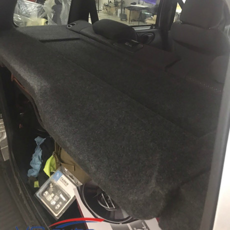 Полка B@3 2123 Chevrolet Niv@ (с боковинами, отв. под динамики 13см) купить недорого с доставкой в Истра